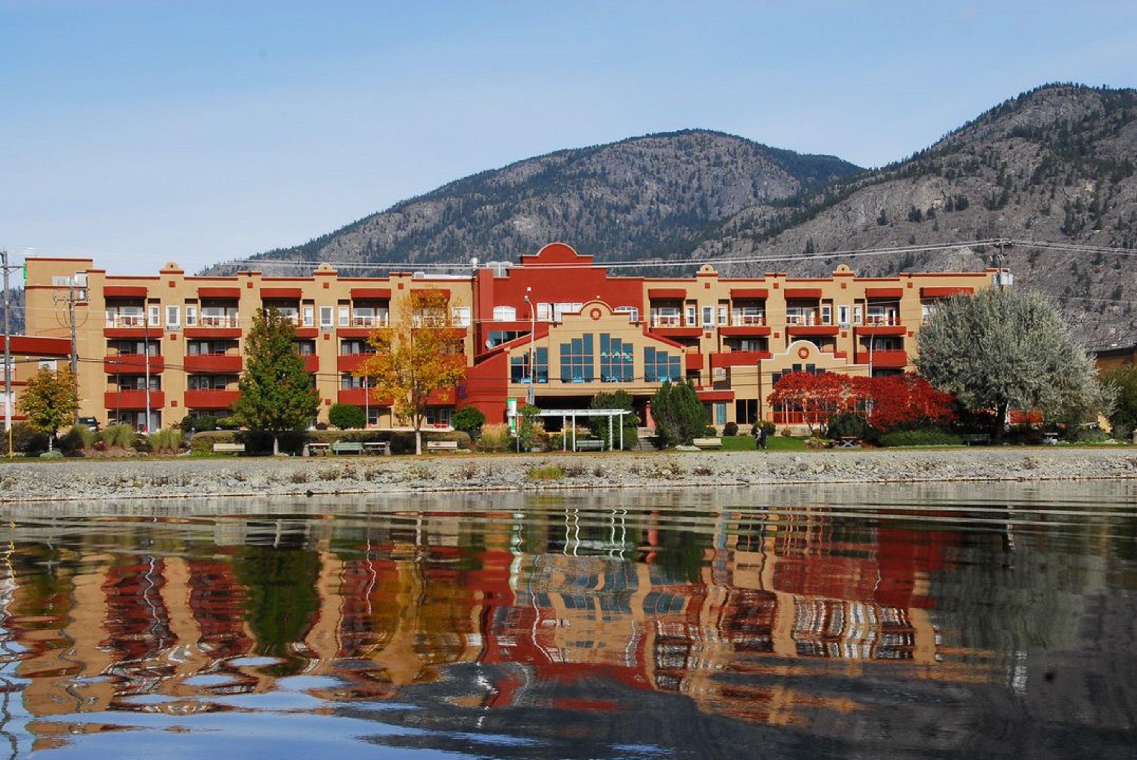Holiday Inn Hotel & Suites Osoyoos By Ihg Экстерьер фото