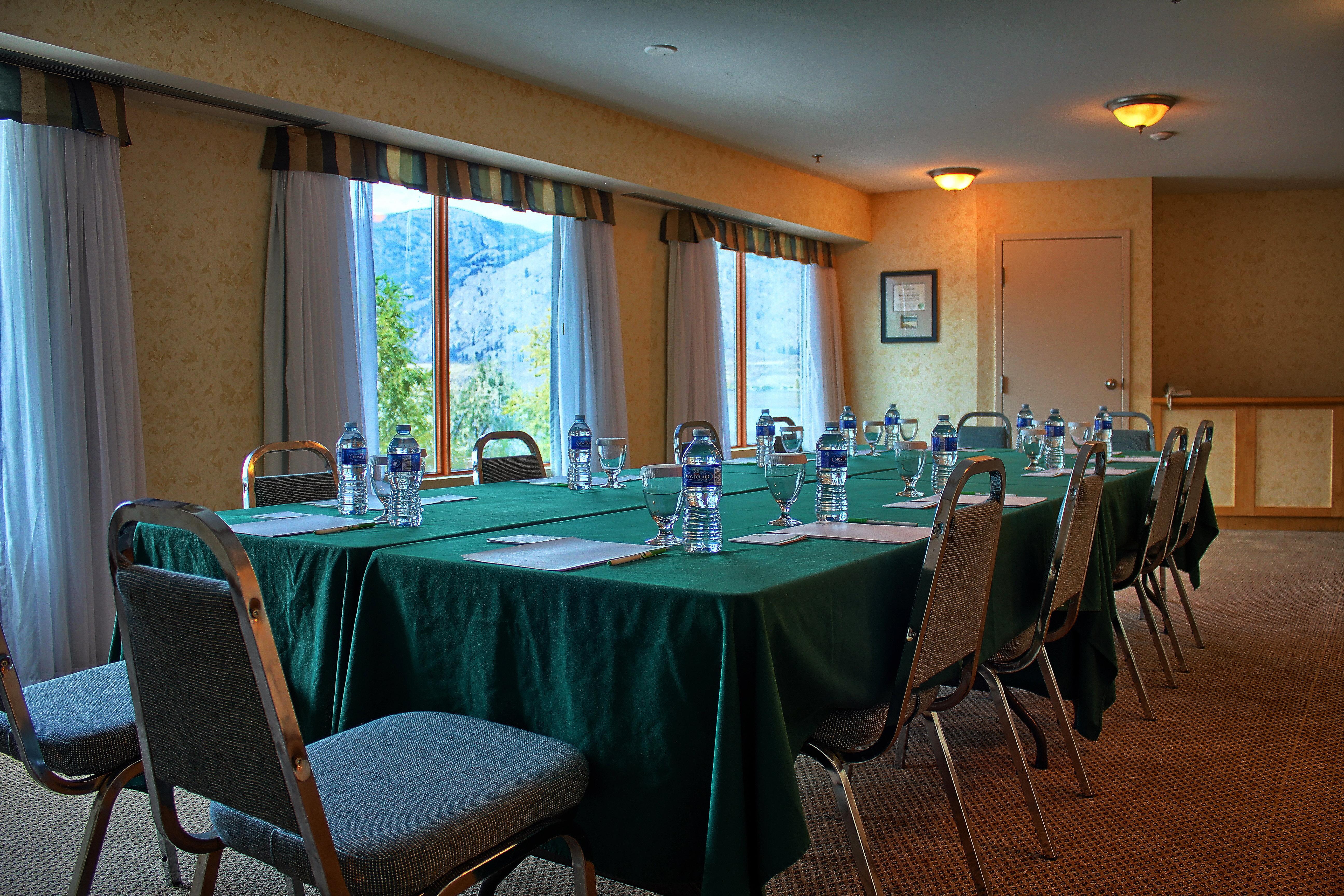 Holiday Inn Hotel & Suites Osoyoos By Ihg Экстерьер фото