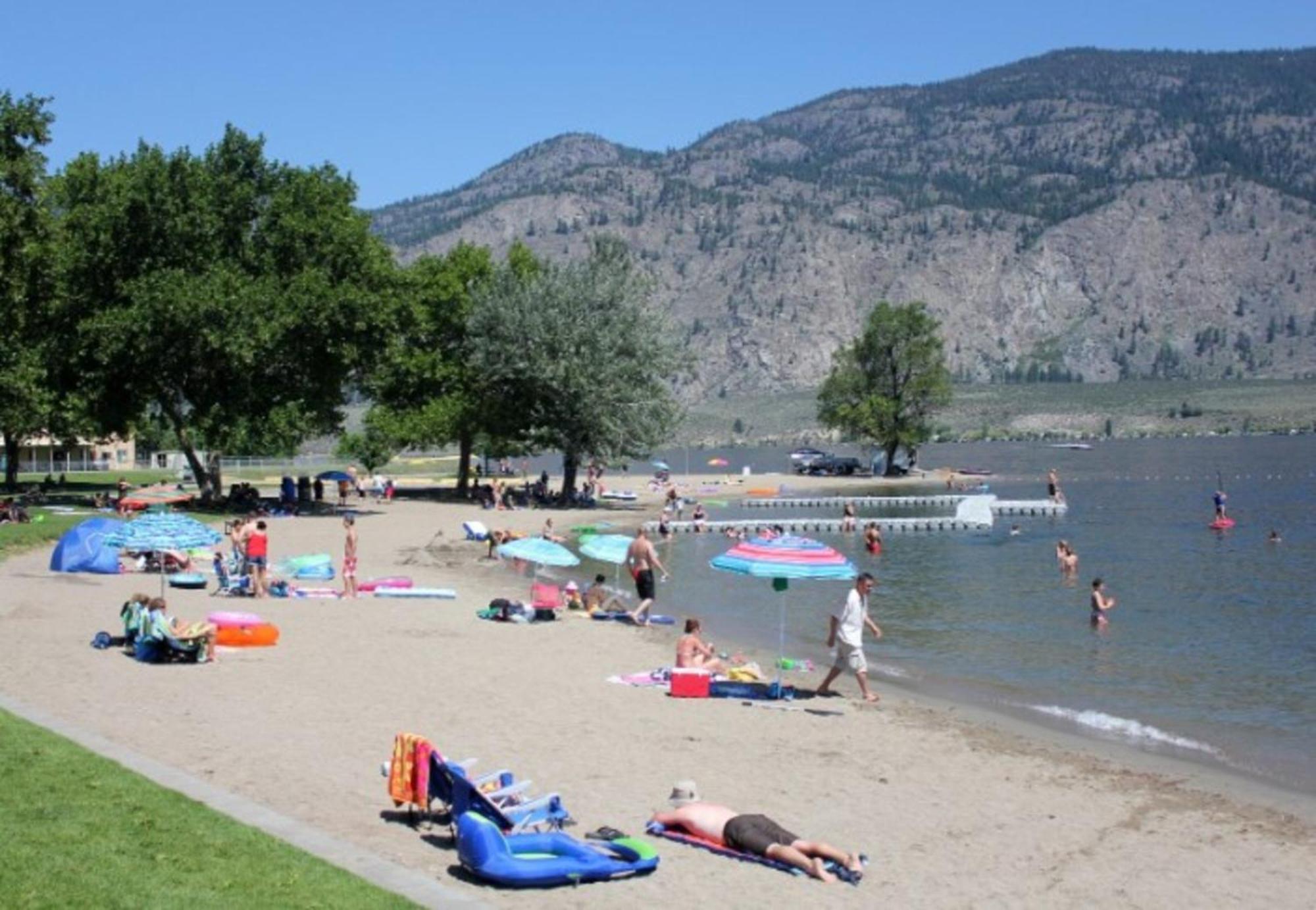 Holiday Inn Hotel & Suites Osoyoos By Ihg Экстерьер фото